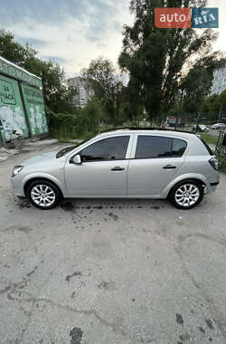 Хэтчбек Opel Astra 2006 в 