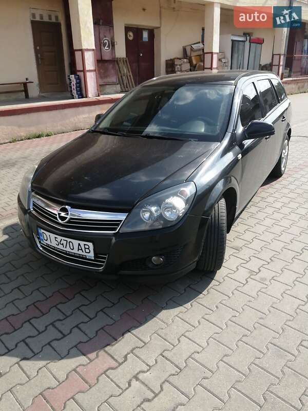 Универсал Opel Astra 2013 в Львове
