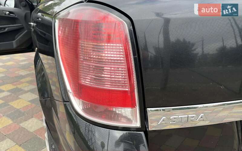 Универсал Opel Astra 2013 в Львове