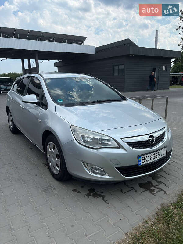 Универсал Opel Astra 2011 в Львове