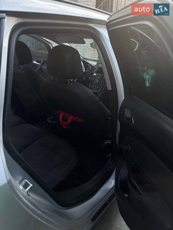 Универсал Opel Astra 2011 в Львове