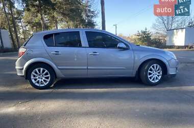 Хэтчбек Opel Astra 2004 в 