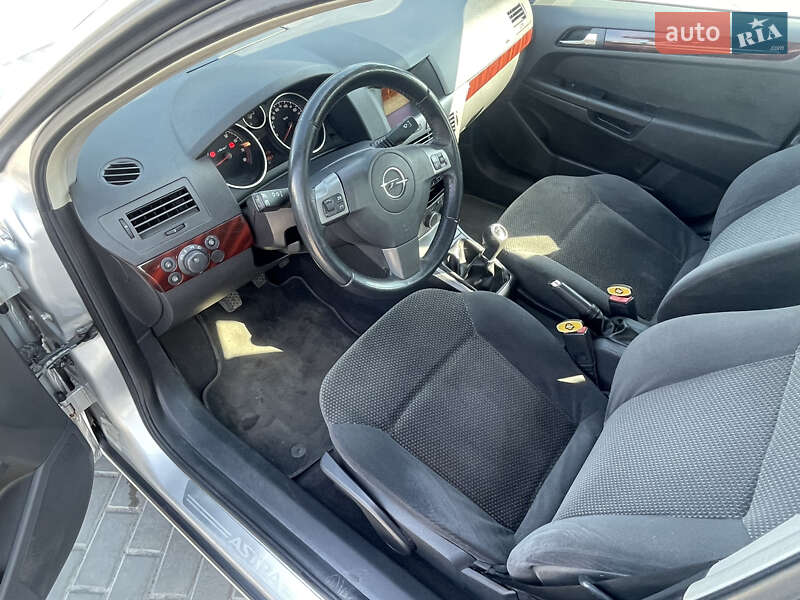 Універсал Opel Astra 2004 в Олександрії