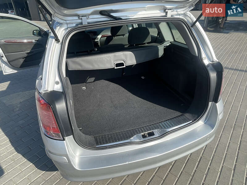 Універсал Opel Astra 2004 в Олександрії