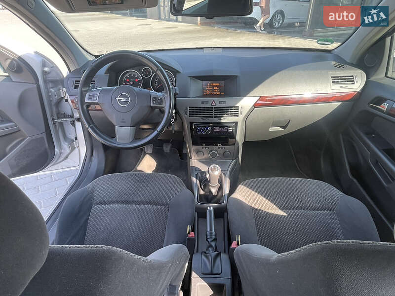 Універсал Opel Astra 2004 в Олександрії