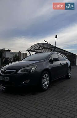 Универсал Opel Astra 2012 в 