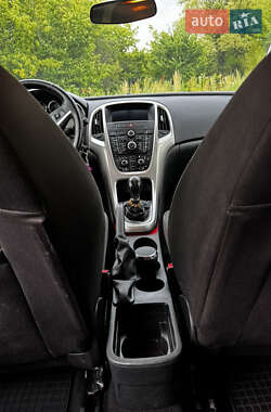 Универсал Opel Astra 2012 в 