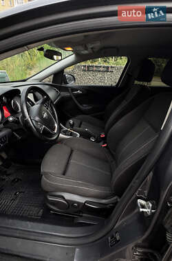 Универсал Opel Astra 2012 в 