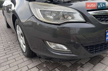 Универсал Opel Astra 2012 в 
