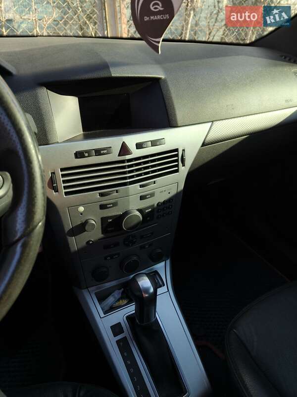 Купе Opel Astra 2007 в Каменском
