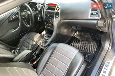 Универсал Opel Astra 2012 в 
