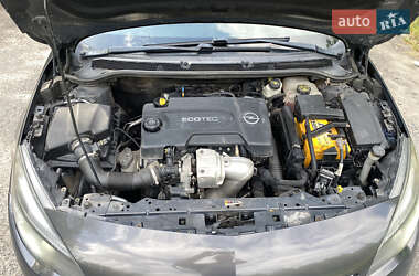 Универсал Opel Astra 2012 в 