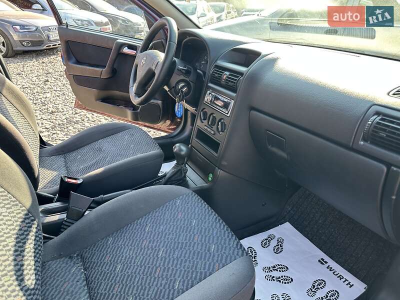 Хэтчбек Opel Astra 2004 в Смеле