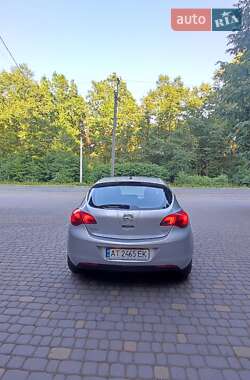 Хэтчбек Opel Astra 2010 в 