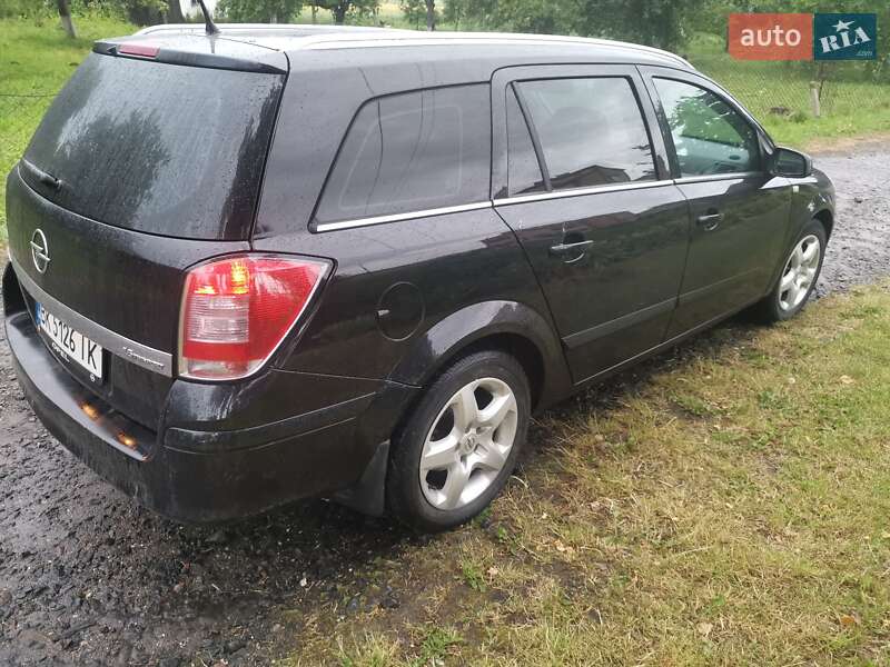 Универсал Opel Astra 2007 в Дубно