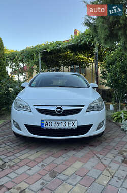 Универсал Opel Astra 2011 в Мукачево