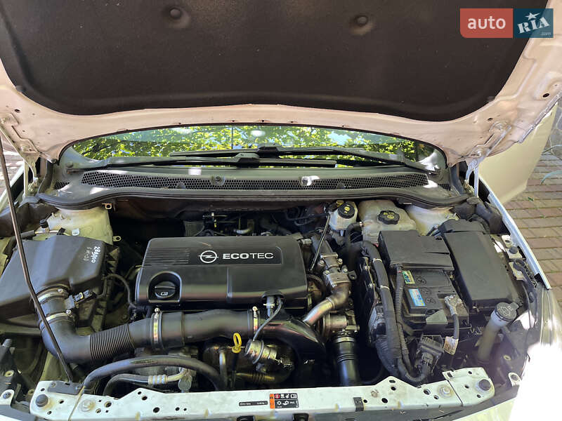 Универсал Opel Astra 2011 в Мукачево
