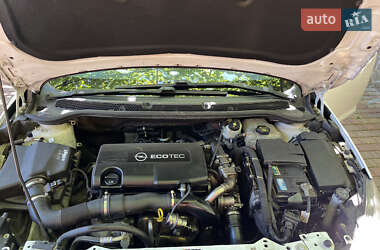 Универсал Opel Astra 2011 в 
