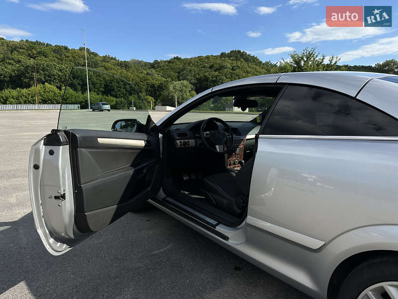 Кабриолет Opel Astra 2006 в Обухове