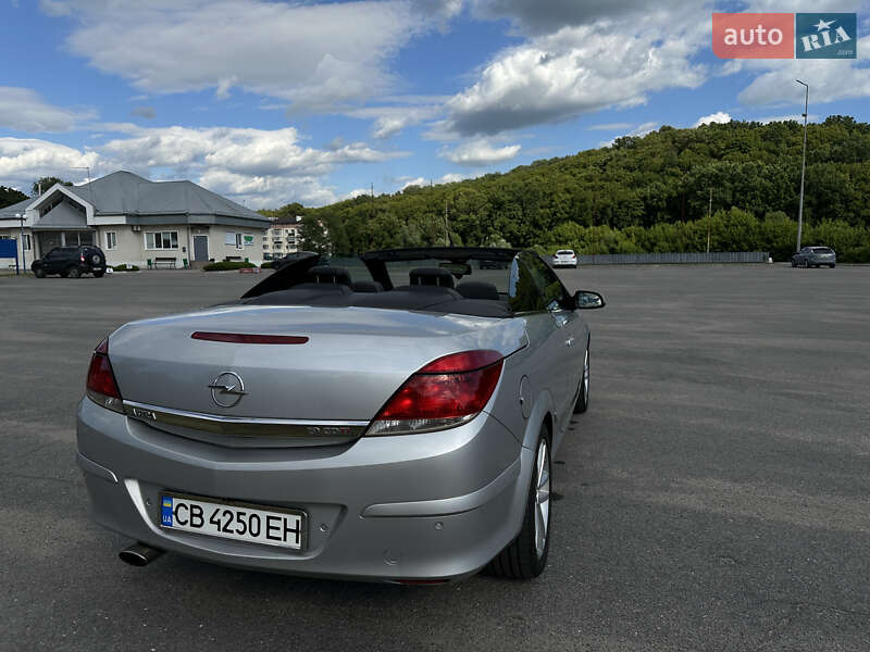 Кабриолет Opel Astra 2006 в Обухове