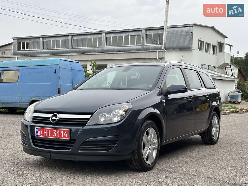 Универсал Opel Astra 2010 в Луцке