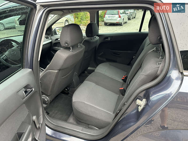 Универсал Opel Astra 2010 в Луцке