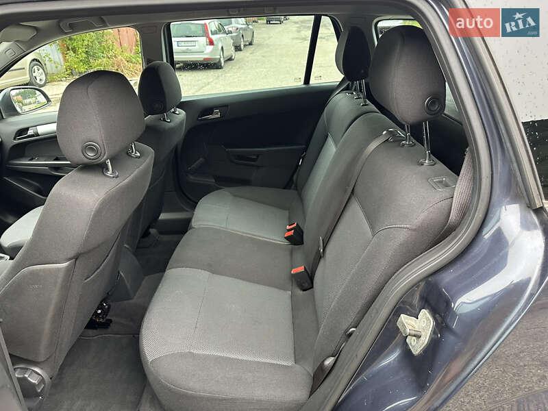 Универсал Opel Astra 2010 в Луцке