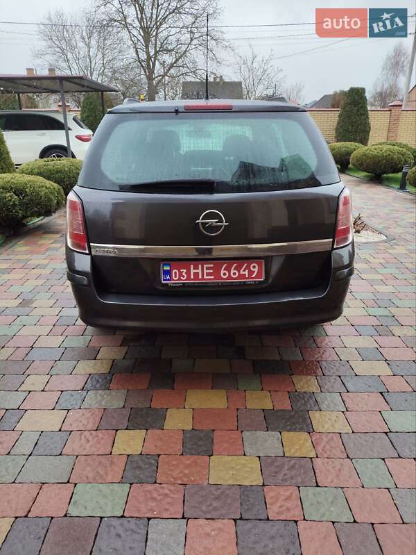 Универсал Opel Astra 2009 в Луцке