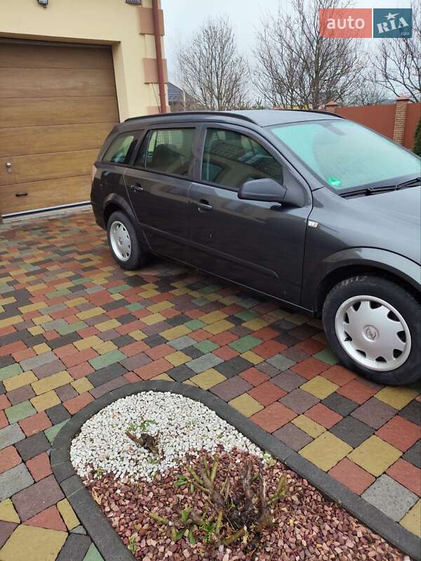 Универсал Opel Astra 2009 в Луцке