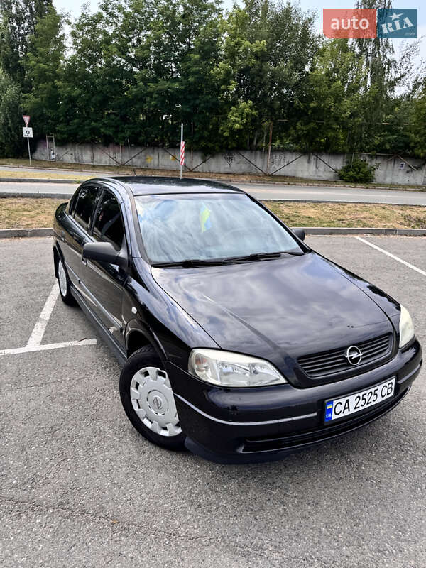 Седан Opel Astra 2006 в Киеве