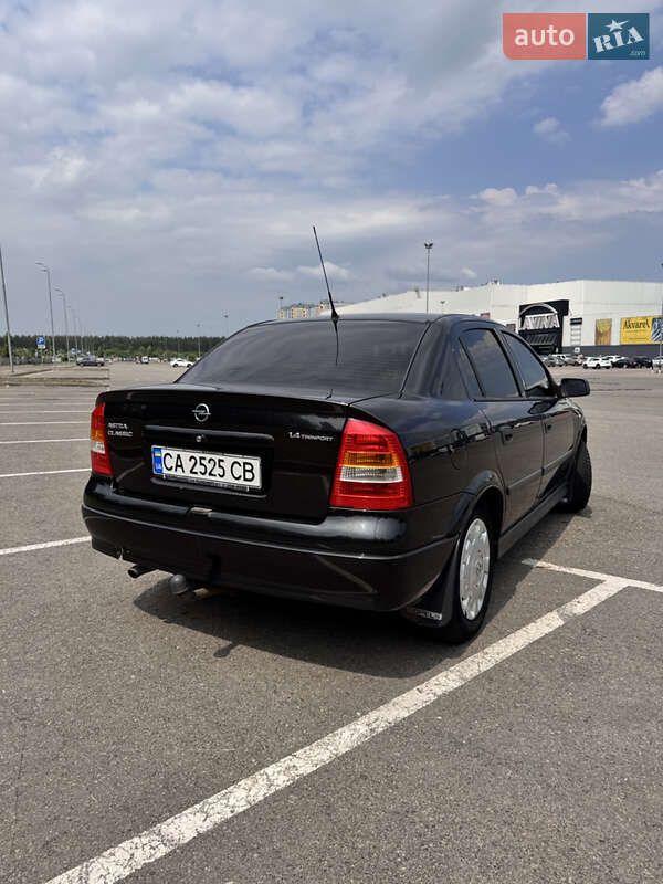 Седан Opel Astra 2006 в Киеве