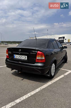 Седан Opel Astra 2006 в 