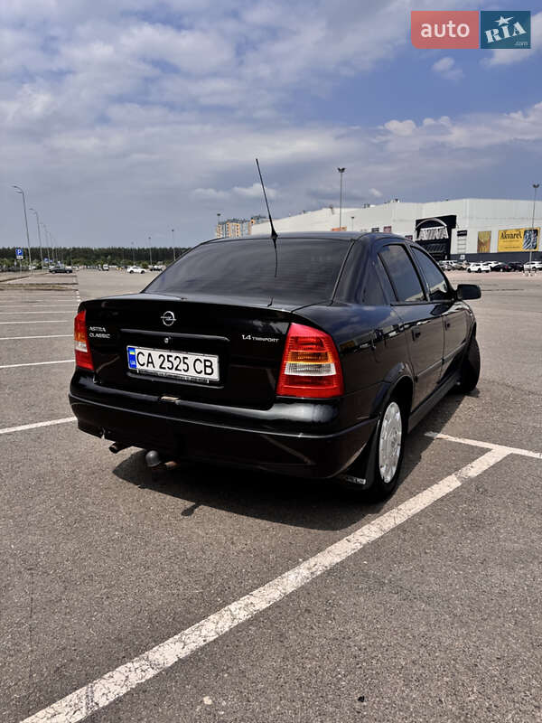 Седан Opel Astra 2006 в Киеве