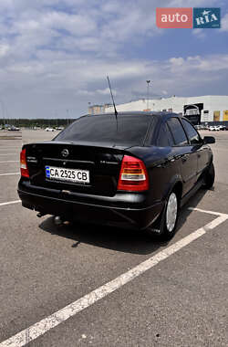 Седан Opel Astra 2006 в 