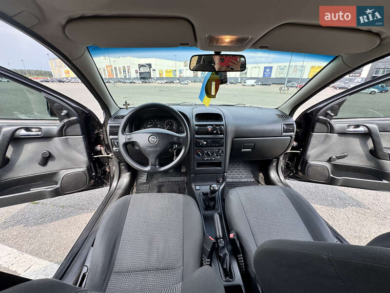 Седан Opel Astra 2006 в Киеве