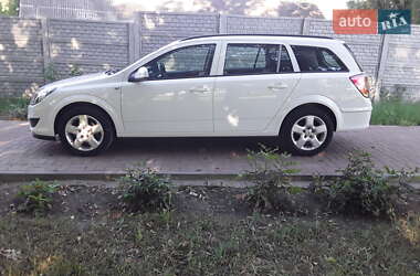 Універсал Opel Astra 2011 в Хоролі