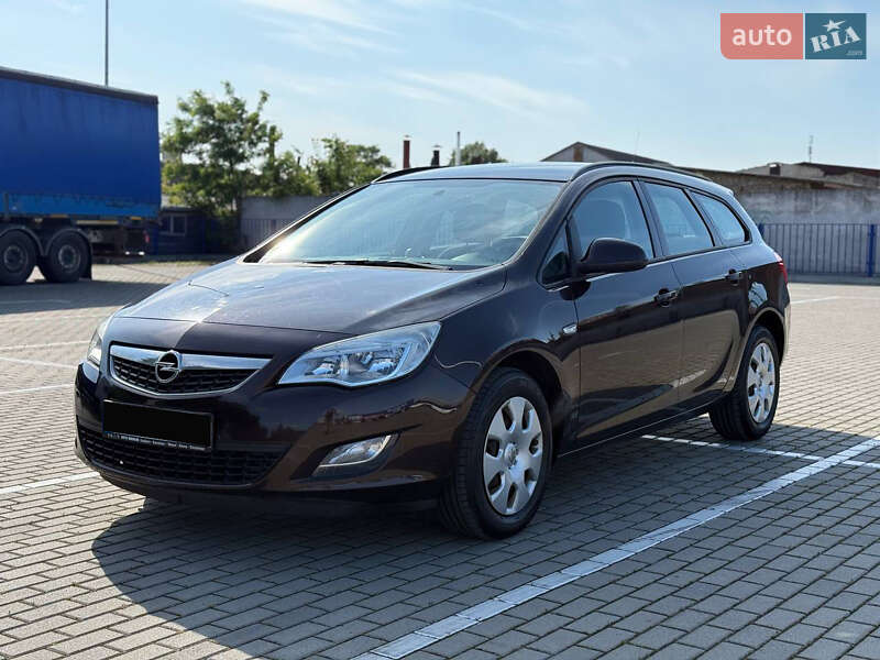 Opel Astra 2011