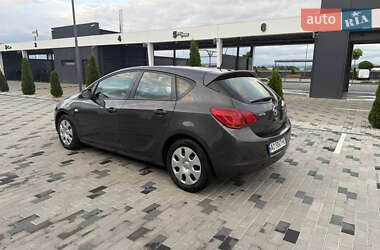 Хетчбек Opel Astra 2011 в Мукачевому
