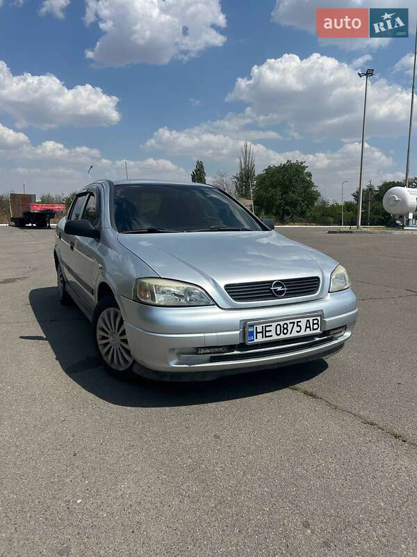 Седан Opel Astra 2005 в Новой Одессе