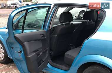 Хэтчбек Opel Astra 2005 в 