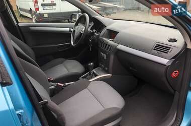 Хэтчбек Opel Astra 2005 в 