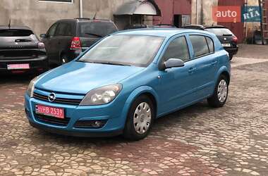 Хэтчбек Opel Astra 2005 в 
