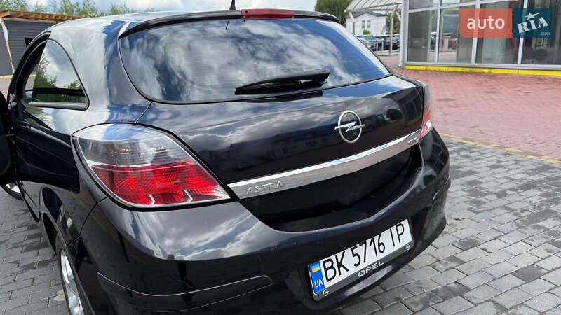 Хэтчбек Opel Astra 2006 в Ровно