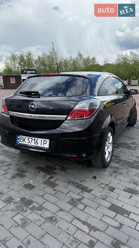 Хэтчбек Opel Astra 2006 в Ровно