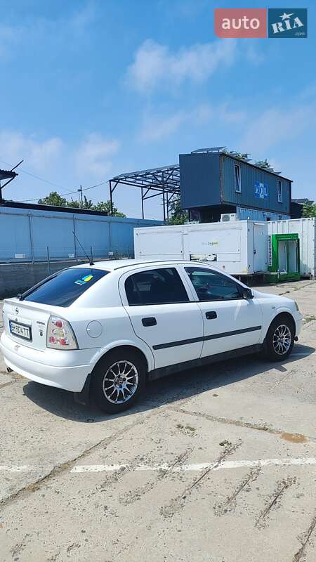 Седан Opel Astra 2002 в Южному