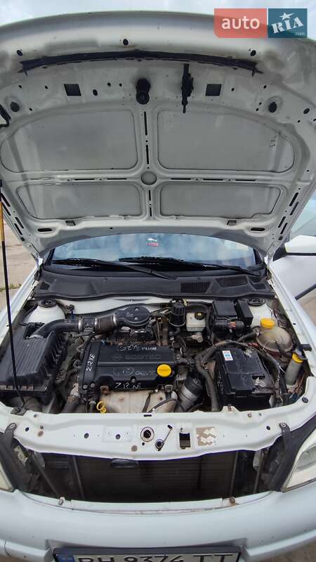 Седан Opel Astra 2002 в Южному