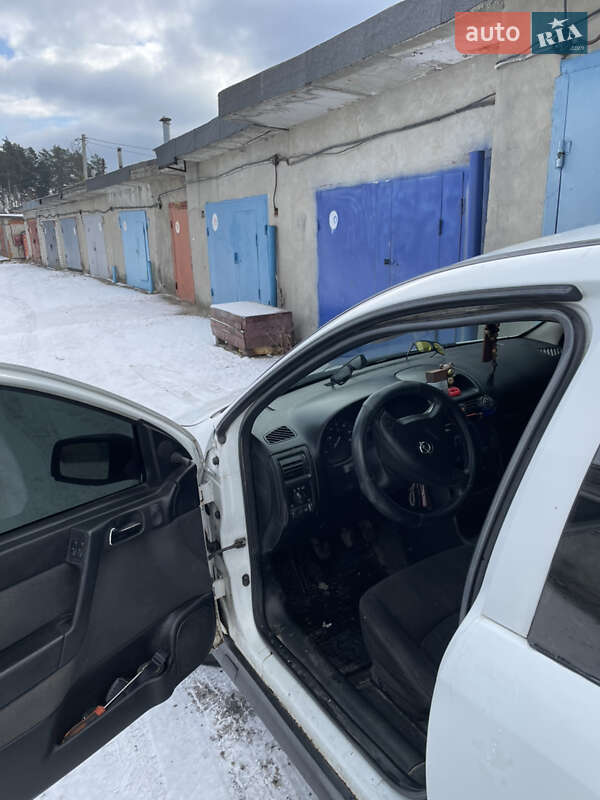 Универсал Opel Astra 2002 в Нетешине