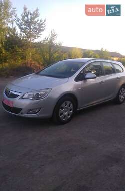 Універсал Opel Astra 2011 в Радивиліві