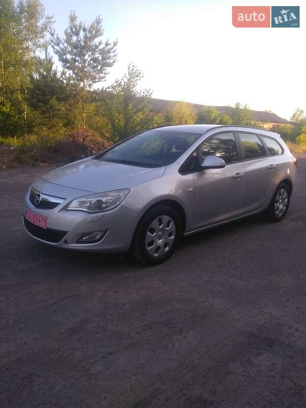 Универсал Opel Astra 2011 в Радивилове