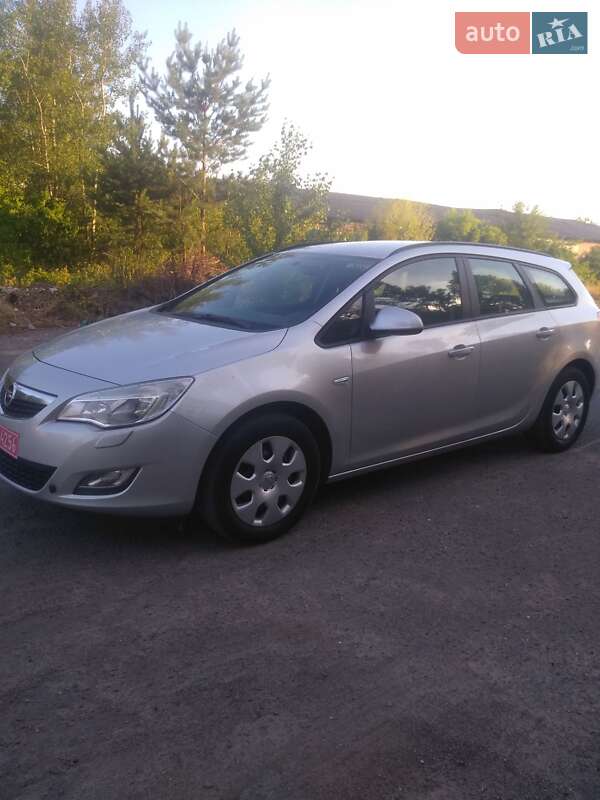 Универсал Opel Astra 2011 в Радивилове